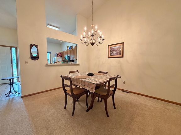 3rd image of 1636 6th Ave SW Unit 20