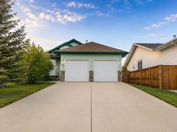 35 NE Maple Walk, Crossfield, AB T0M 0S0