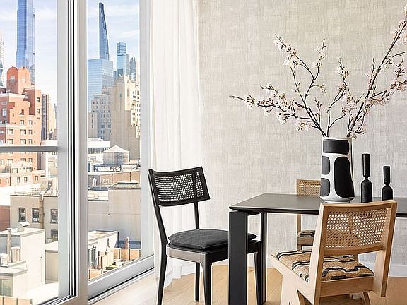 4th image of 547 W 47th St Unit 1114