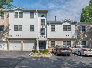 16 Colonial Village Dr, Hillsdale, NJ 07642
