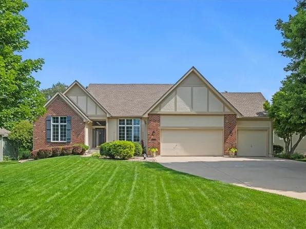 6042 W 295th St, Louisburg, KS 66053