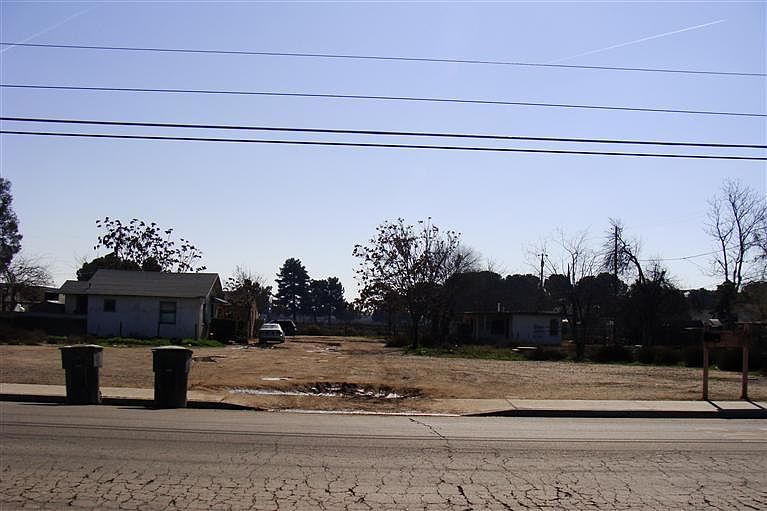 2nd image of 2115 Potomac Ave