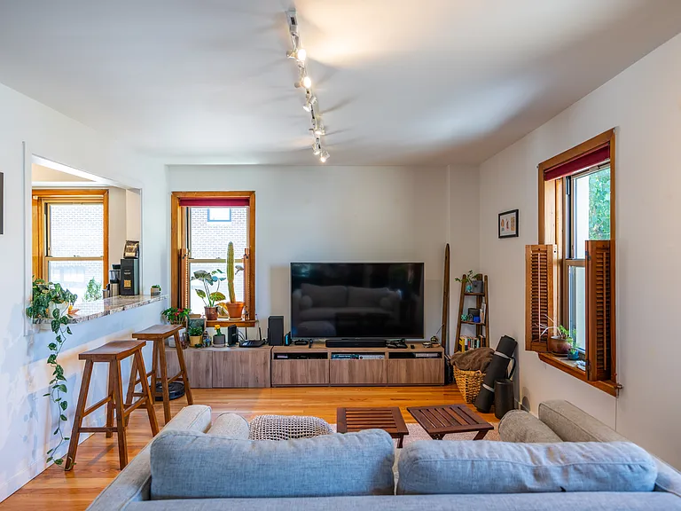Living area, plenty of space!