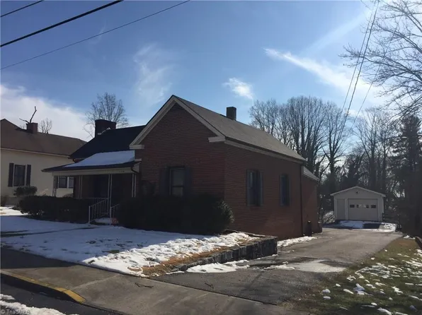 249 Orchard St, Mount Airy, NC 27030