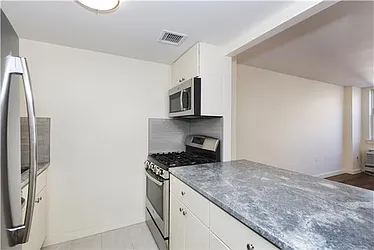 Rented by R New York
