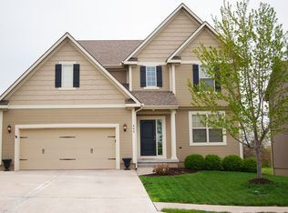 600 Avondale Ln, Raymore, MO 64083