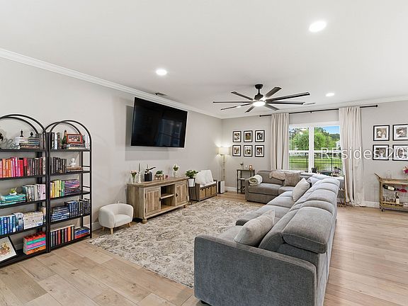 3rd image of 9 Seneca Way
