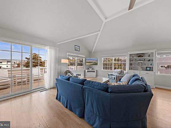 5th image of 4 E Goldsborough Ave