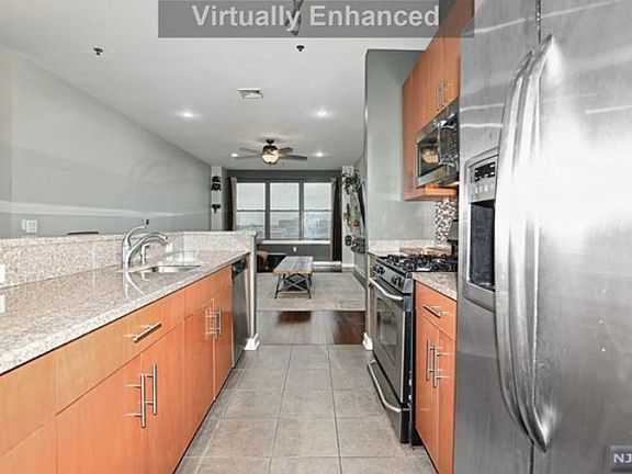 5th image of 172 Culver Ave