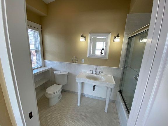 4th image of 845 NW Delaware Ave #203