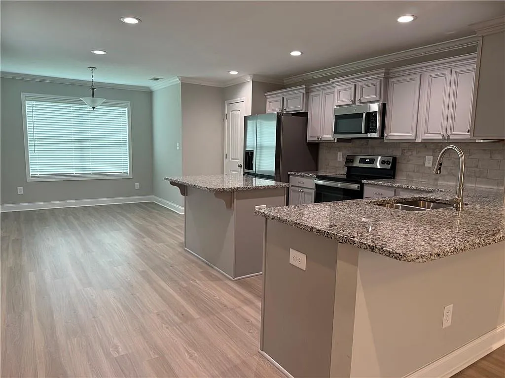 4 bed, 2.0 bath, 1739 sqft, $2,195 — Photo 4