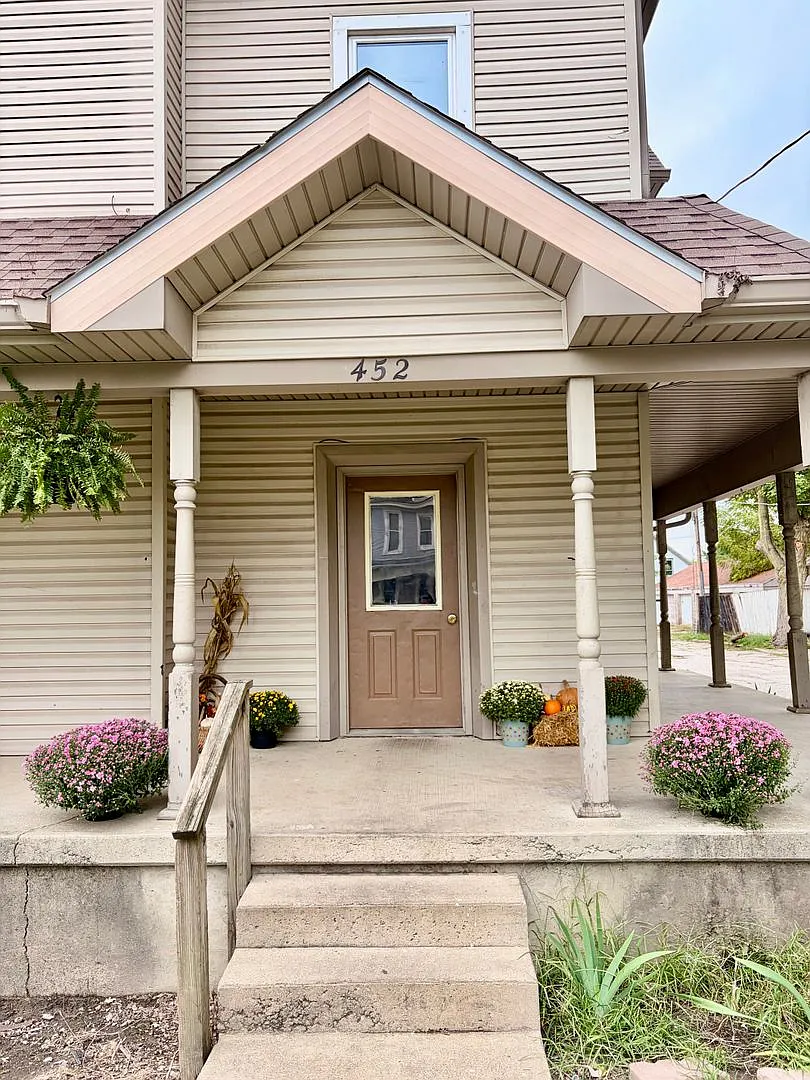 452 S. Main St. — Photo 2