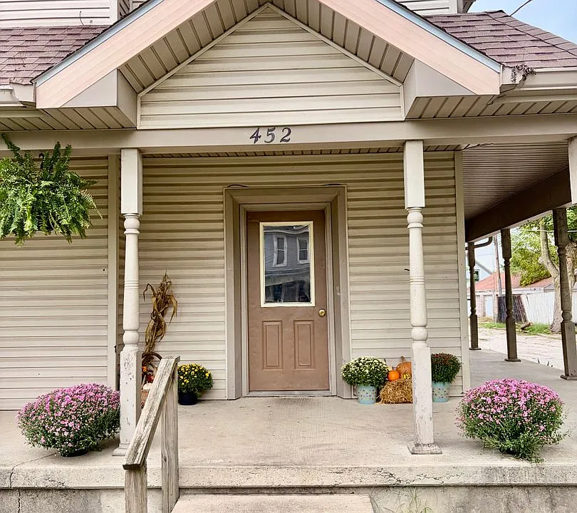 452 S Main St
