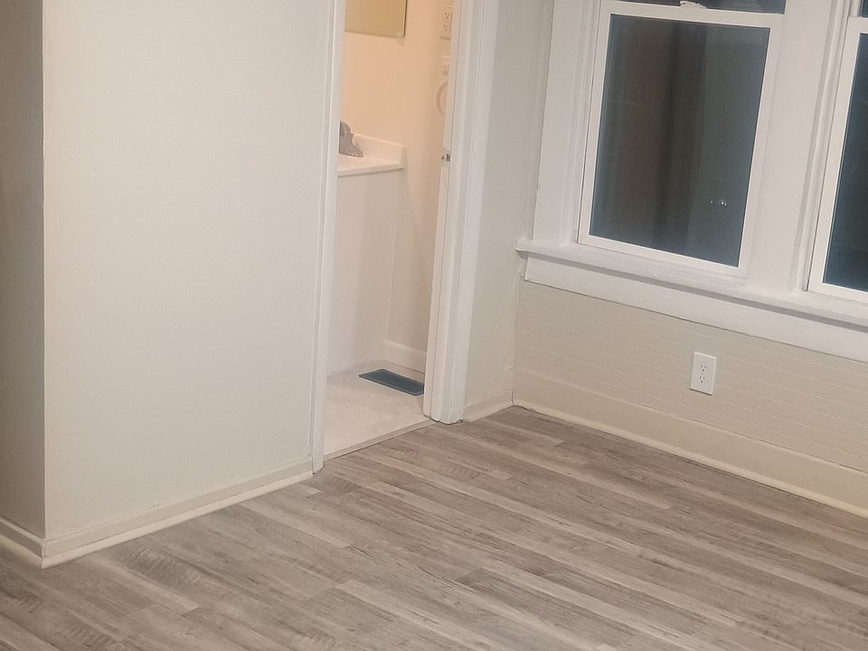 1st image of 1118 E Hines Ave #1