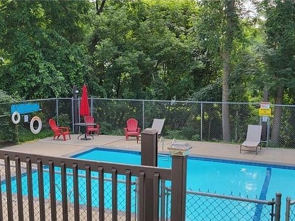 4th image of 4515 W Bancroft St APT 10