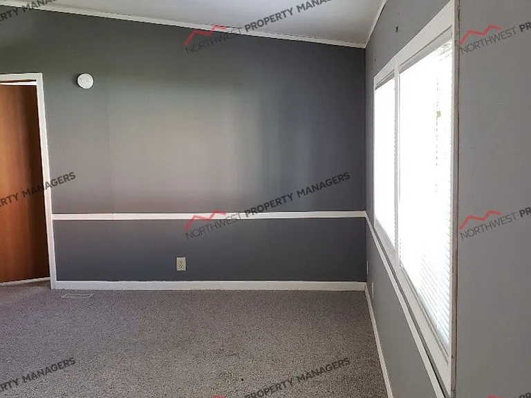 2495 NE Kresky Ave — Photo 3