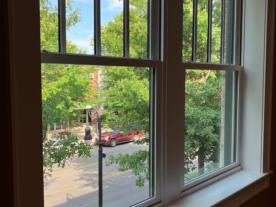 1st image of 212 S Center St #203