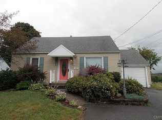 147 Orchard Dr E, North Syracuse, NY 13212
