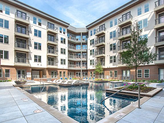 4th image of 1800 N Hall St APT 563
