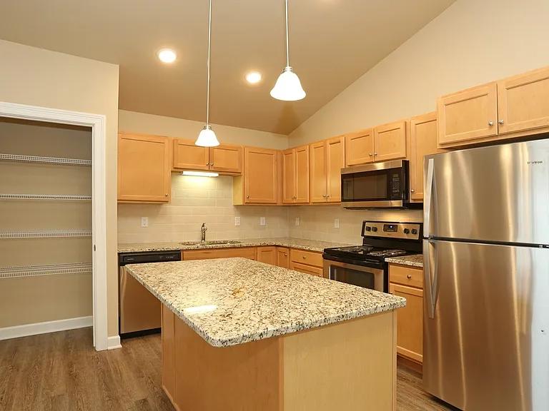 804 N Brewster Dr — Photo 1