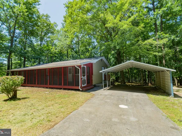 559 Johnnycake Ln, Harpers Ferry, WV 25425