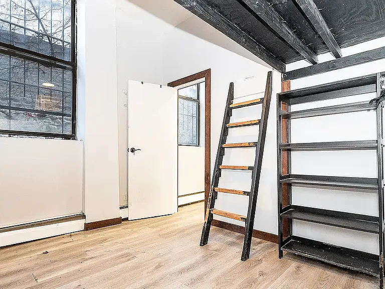 307 Scholes St #102 — Photo 8