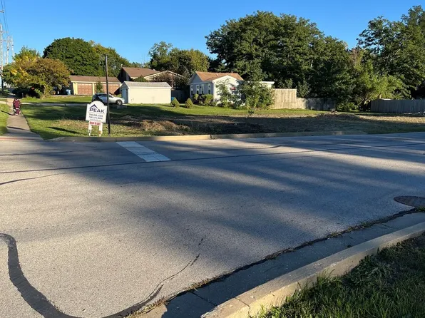 6303 Carpenter St, Downers Grove, IL 60516