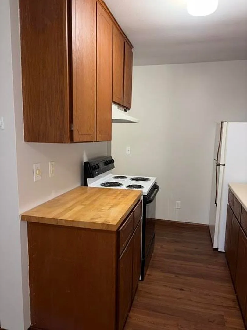 1 Bedroom Condo in St. Louis Park — Photo 1