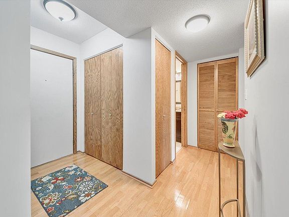4th image of 210 W Grant St APT 210