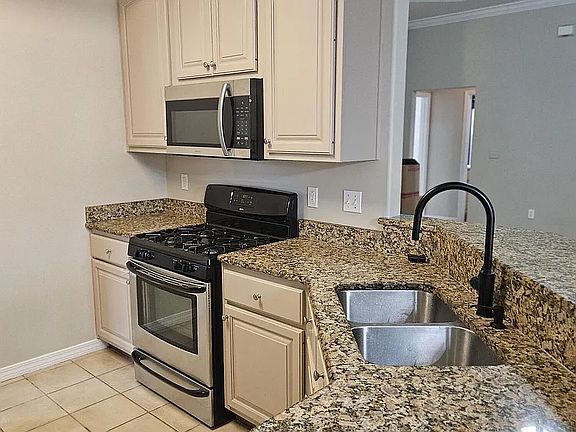 4th image of 110 Brookmeade Dr