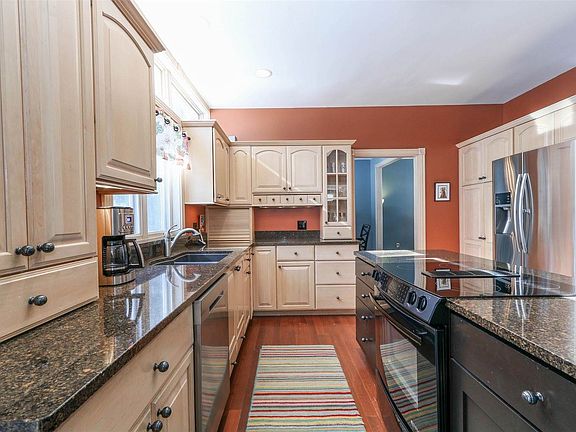 2nd image of 4411 Woodhaven Ln