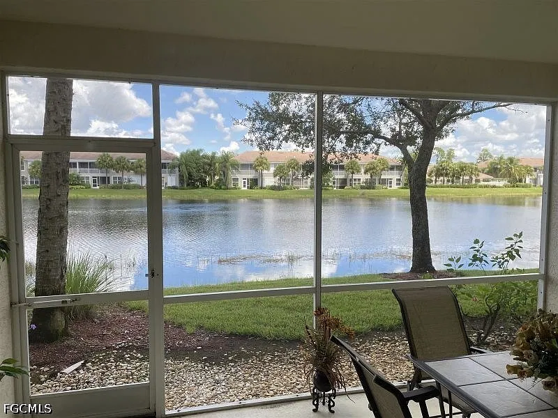 2 bed, 2.0 bath, 1116 sqft, $4,800 — Photo 3