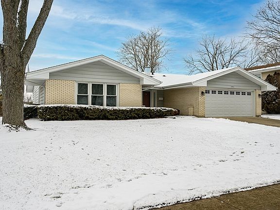 2nd image of 23W150 Woodcroft Dr