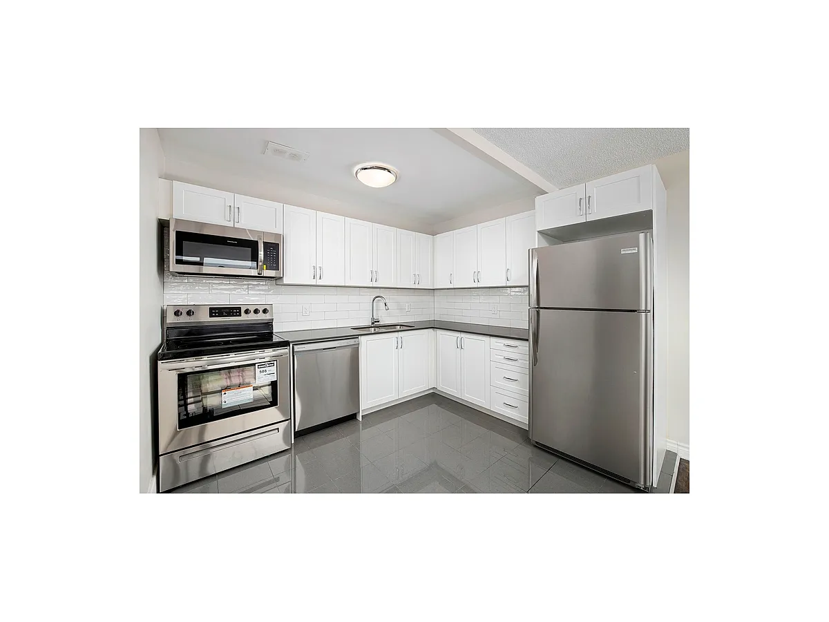 3111 Eglinton Ave E #1492882 photo 1