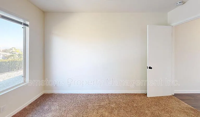 2544 Cornwall St — Photo 15