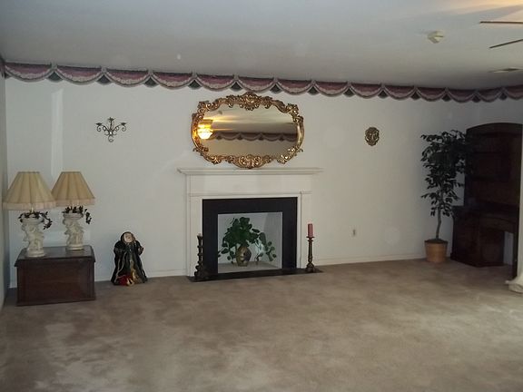 3rd image of 240 NE Laguna Dr