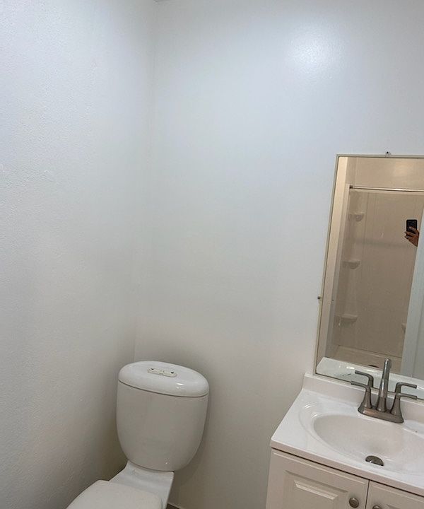 1st image of 628 E Saxon Ave