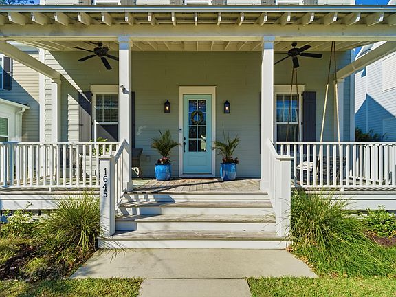 4th image of 1645 Banning St