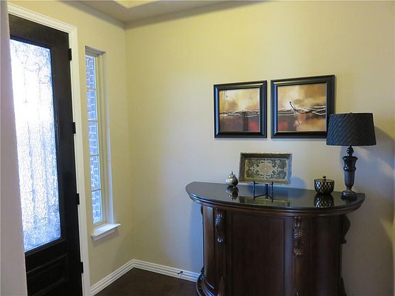 4th image of 1329 Poplar Dr