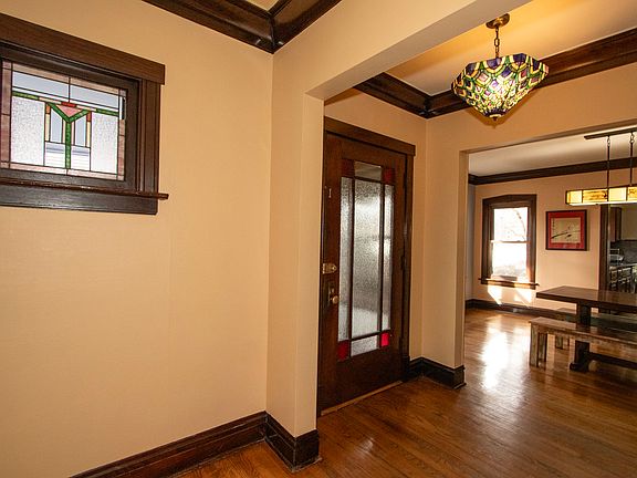 2nd image of 815 Wisconsin Ave