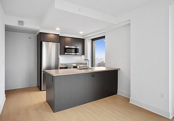 4th image of 662 Pacific St #24B