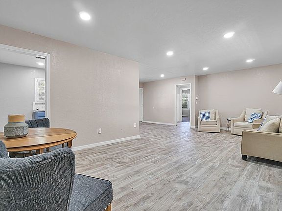 5th image of 511 N Hitchcock St