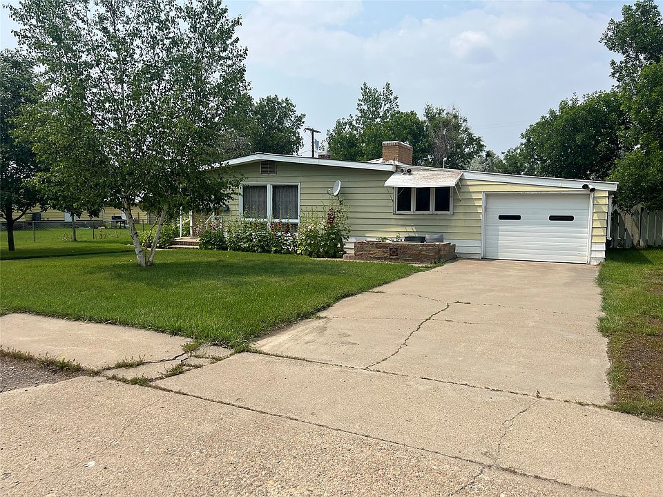 1st image of 822 2nd St