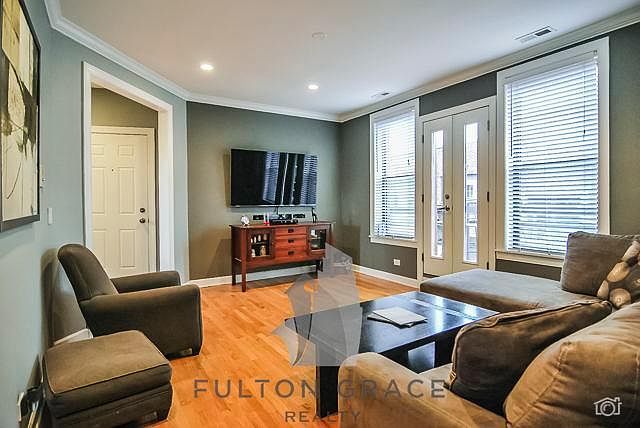 1st image of 739 W Cornelia Ave