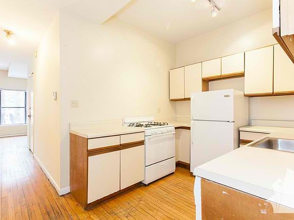 4th image of 627 W Oakdale Ave APT 03A