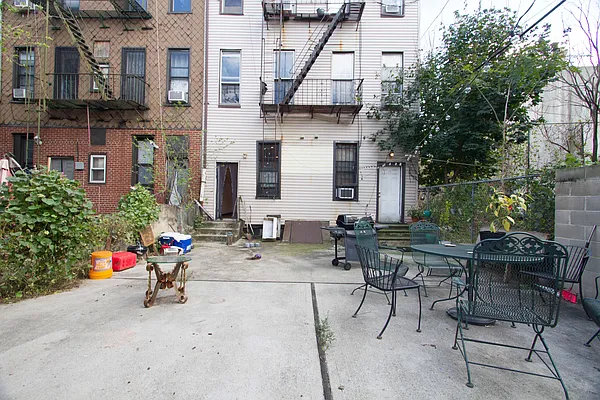 Rented by Nooklyn NYC LLC | media 27