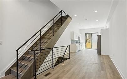 2nd image of 721 N De Kalb St