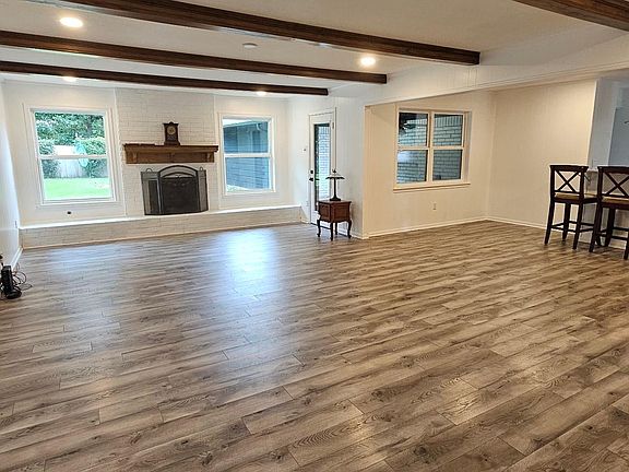 5th image of 1015 Doral Ln
