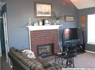 7064 Foxhall Dr, Horn Lake, MS 38637