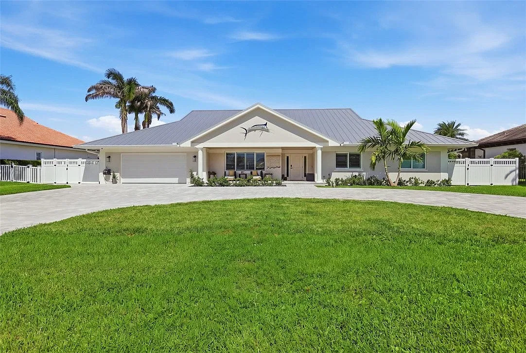 4 bed, 3.5 bath, 2860 sqft, $15,000 — Photo 2